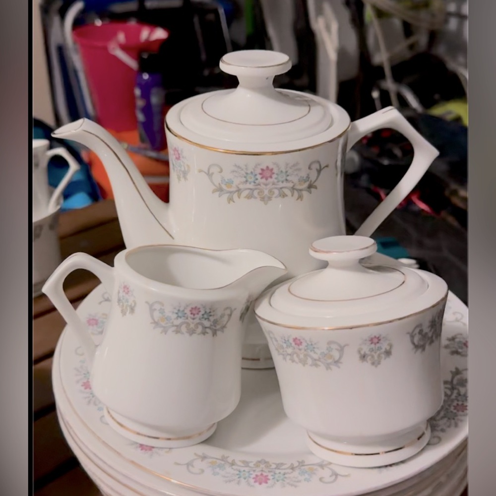 3 Piece Set Fine China Teapot /Porcelain/Ceramic
Elegant Crown Ming Windsor